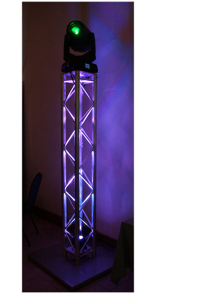 Totem Truss éclairé avec lyre